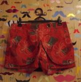 Short-Saia floral vermelho