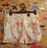 Short-Saia floral branco